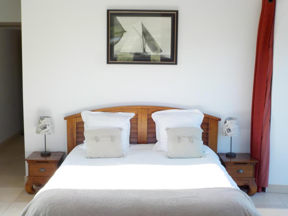 Domaine De Kerbillec Bed and Breakfast Theix Exteriör bild