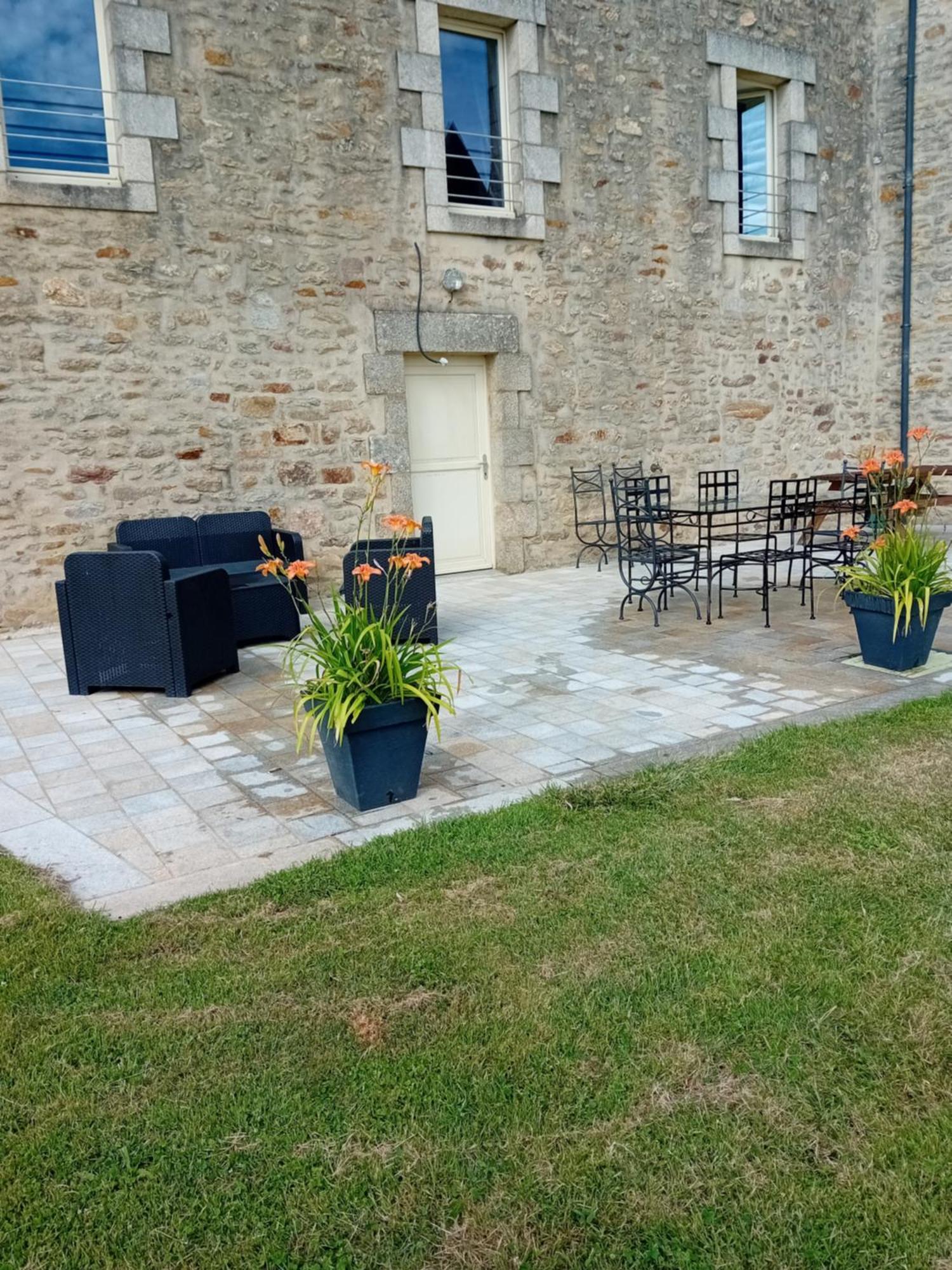 Domaine De Kerbillec Bed and Breakfast Theix Exteriör bild